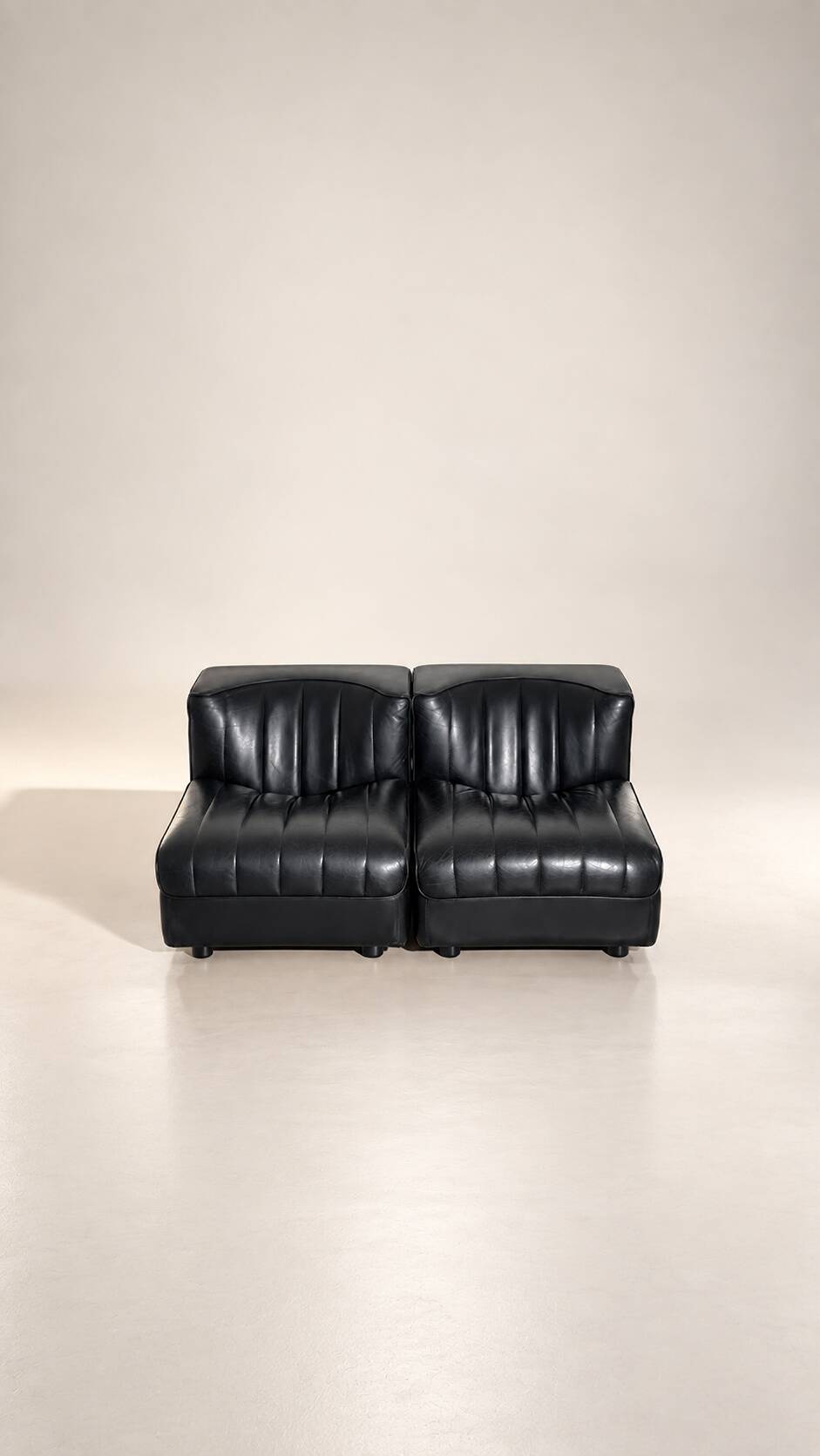 Modular black leather sofa '9000' by Tito Agnoli