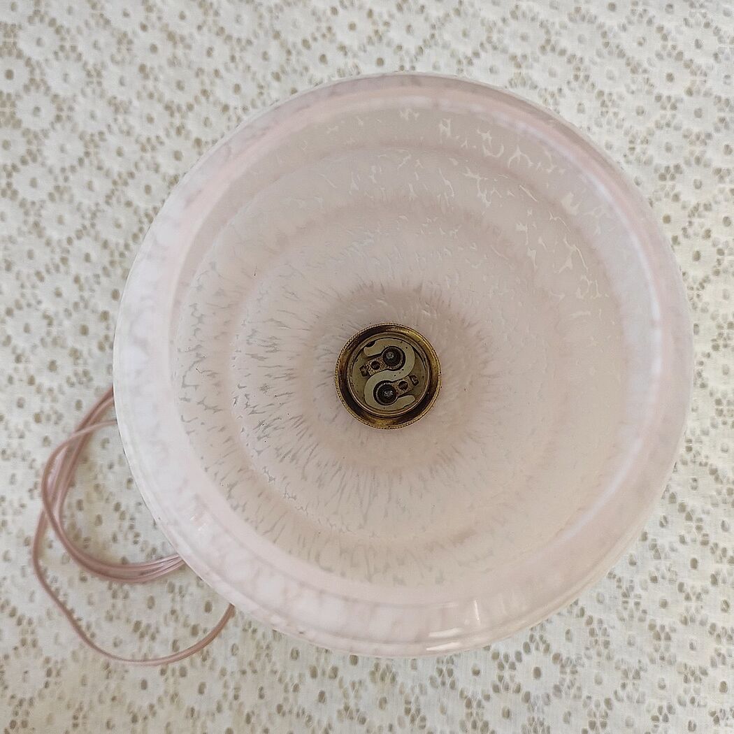 Pink clichy globe lamp and golden metal foot