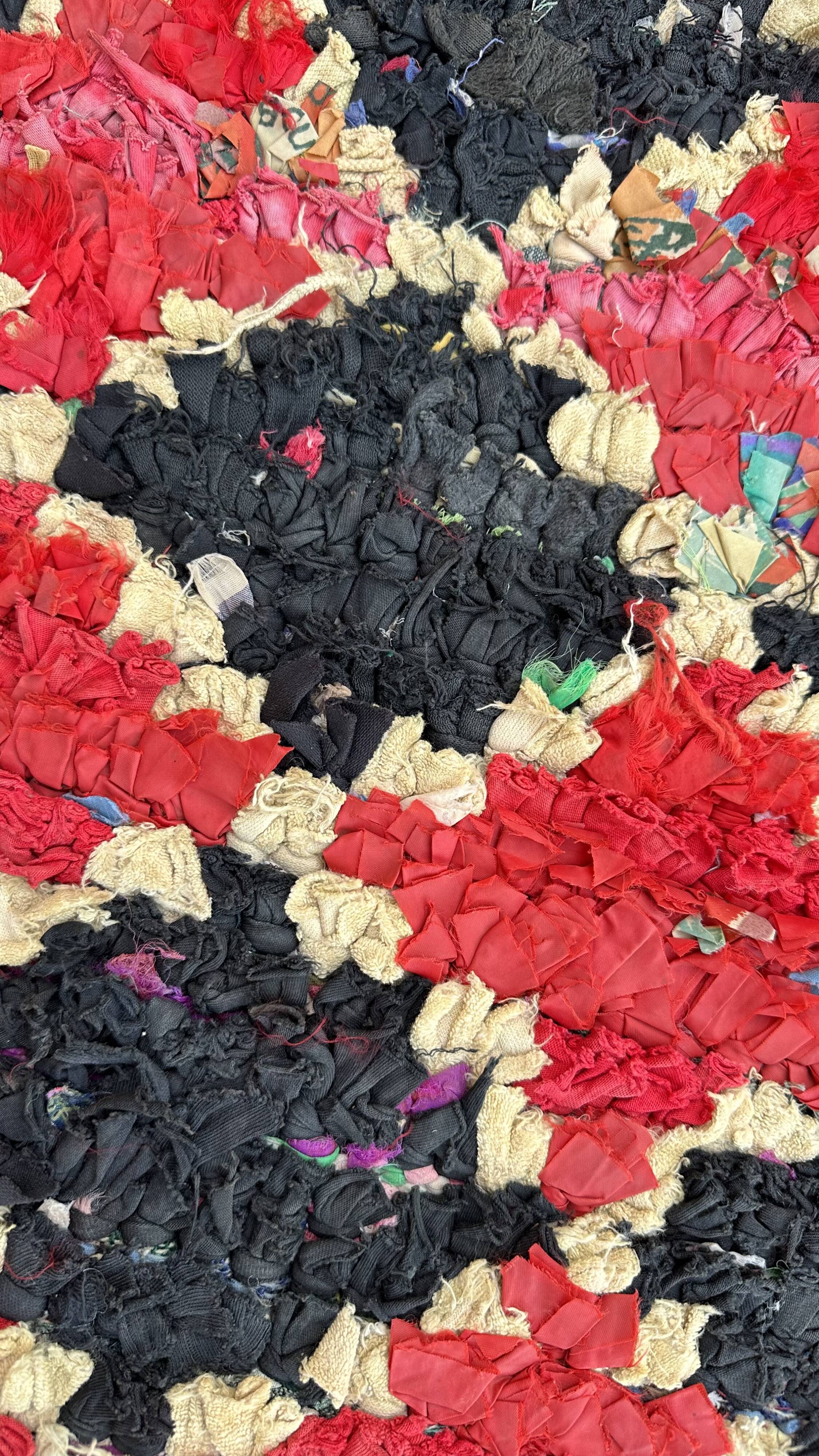 Moroccan carpet red/black - 76 x 253 cm