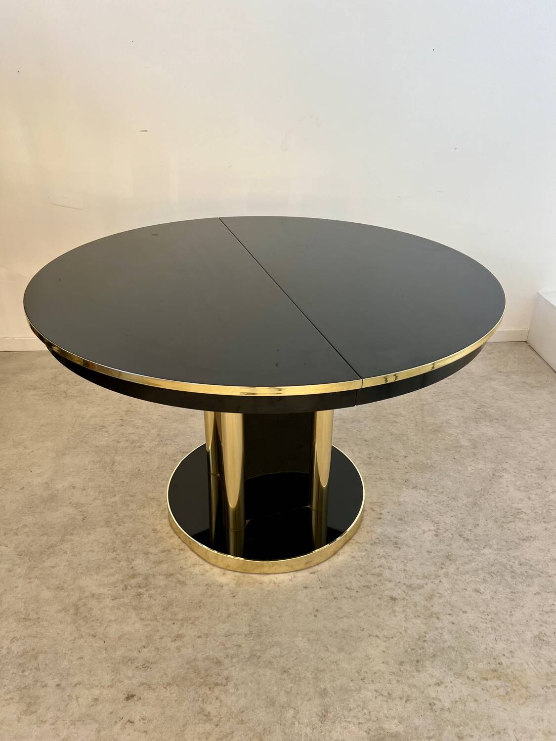 Ancienne table noir laqué et laiton design italien des années 70 à rallonges vintage