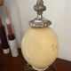 Pied de lampe en métal argenté et œuf d’autruche fin XXeme