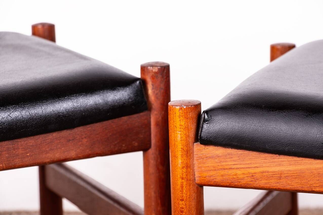 4 Tabourets Danois en teck et cuir noir modèle 40 par Hugo Farndsen 1960.