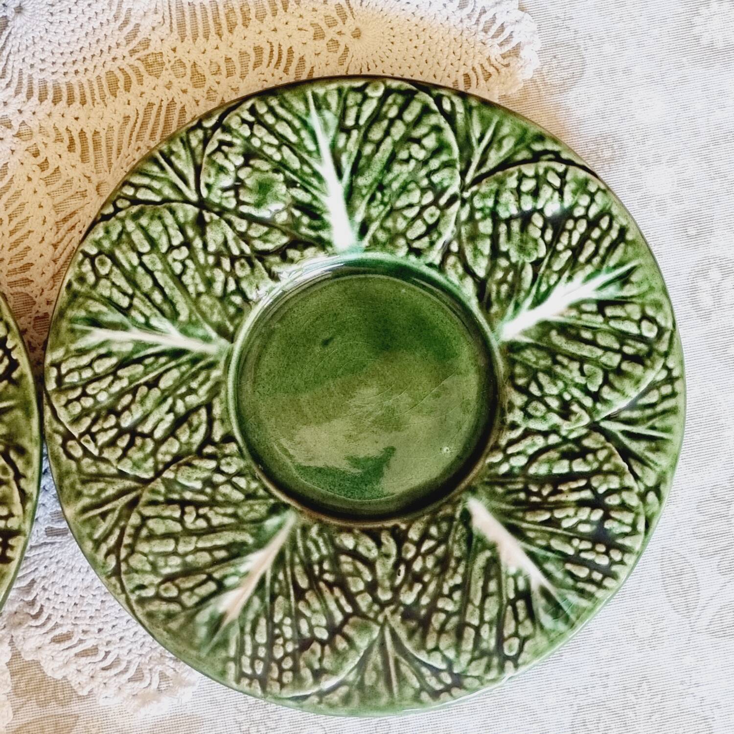 Set of 6 small cabbage barbotine plates