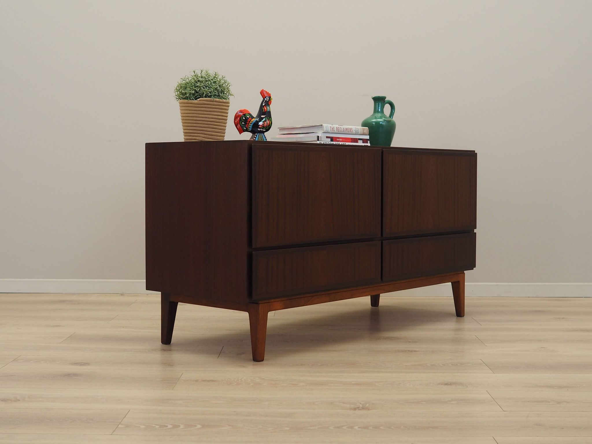 Commode en acajou, design danois, années 1970, éditeur : Omann Jun