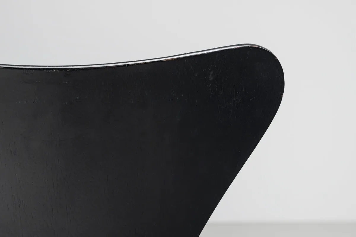 Arne Jacobsen set of eight 3107 Butterfly dining chairs Fritz Hansen Denmark 1967