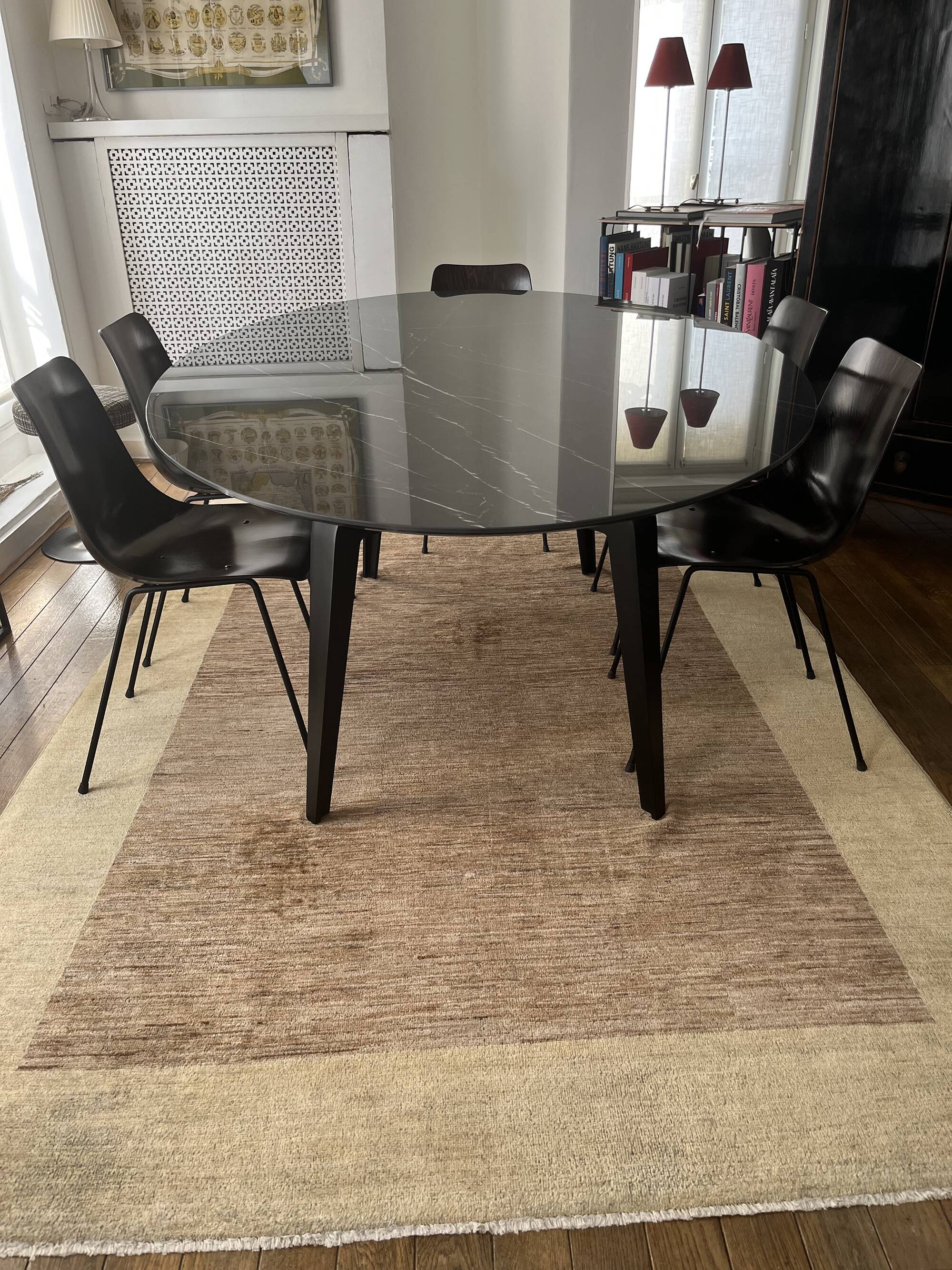 Oval dining table / Odessa by Ligne Roset
