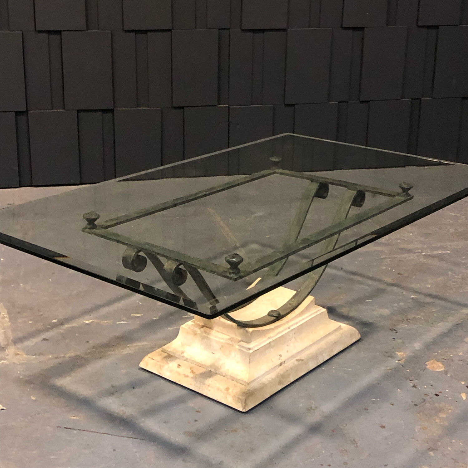 Table basse fer et verre patine antique