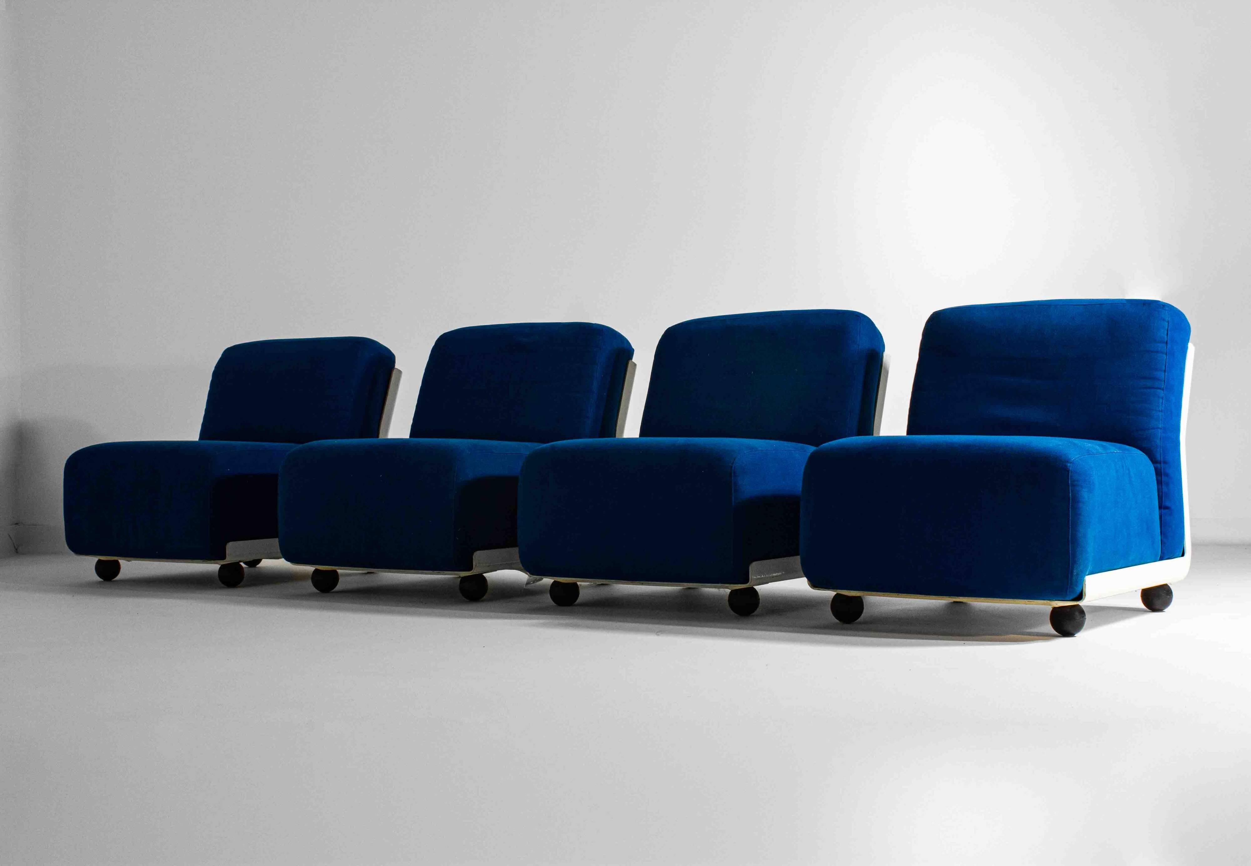Modular "Amanta 24" sofa by Mario Bellini in premium cobalt blue, Italy 1975