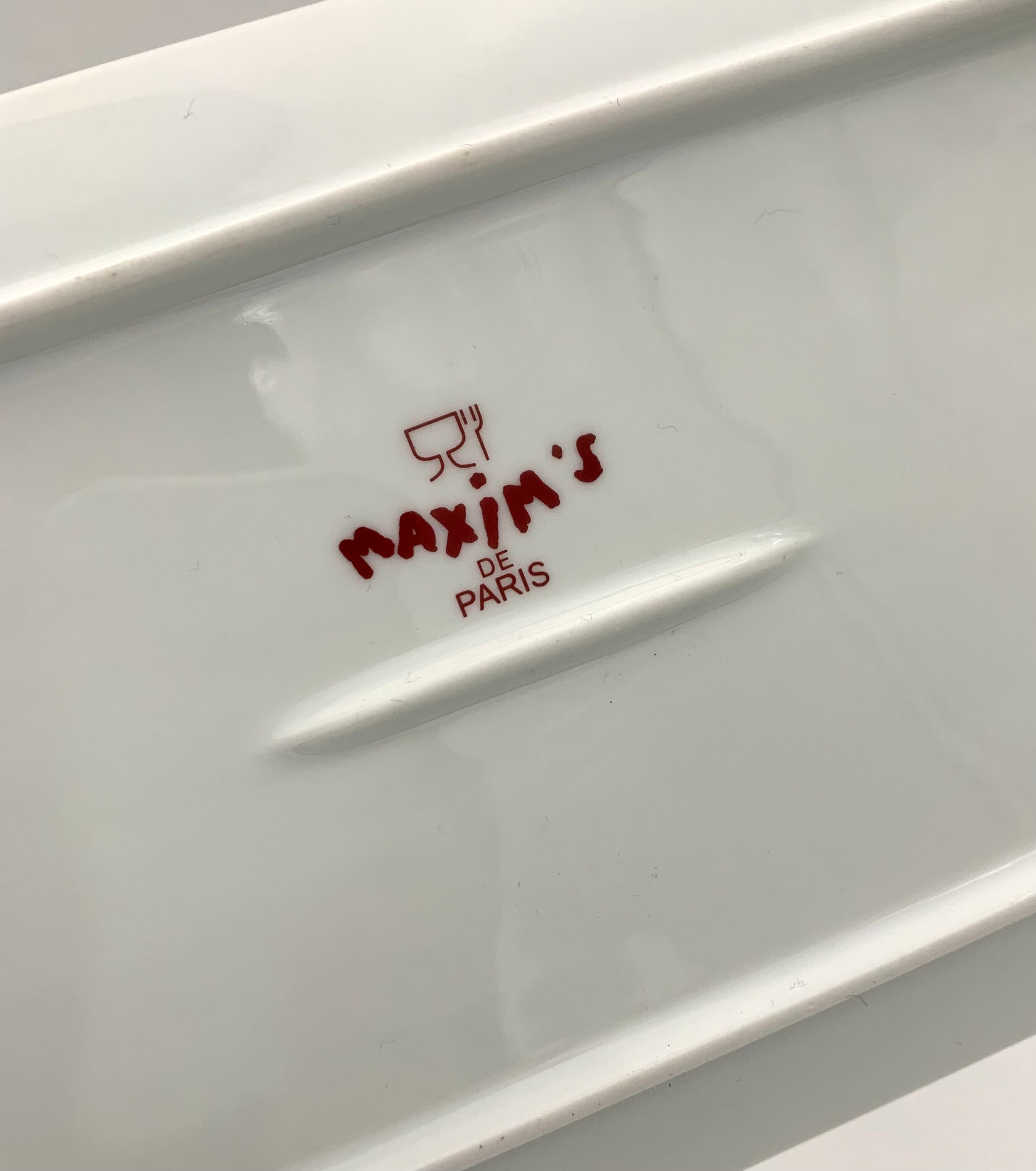 Mignardises dish or porcelain pastries, signed Maxim's de Paris - 1980s