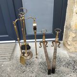 Brass fireplace set and its two andirons