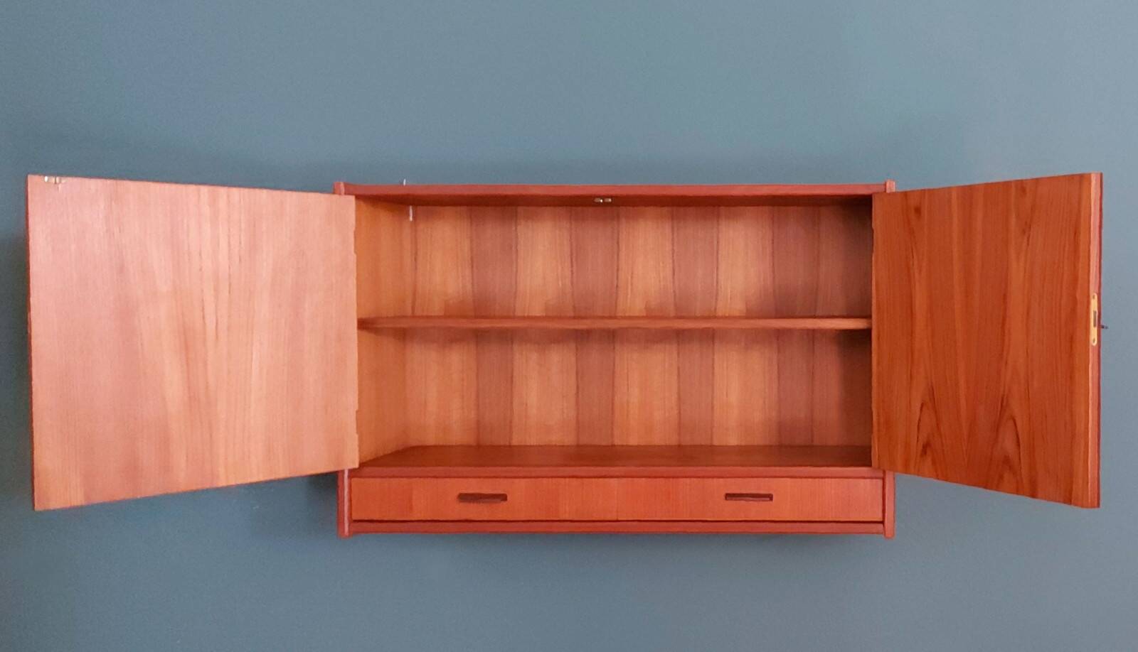 Armoire en teck, suspendue, Danemark 1960