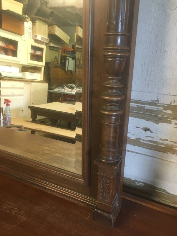 Miroir biseauté de style Henri ii en noyer