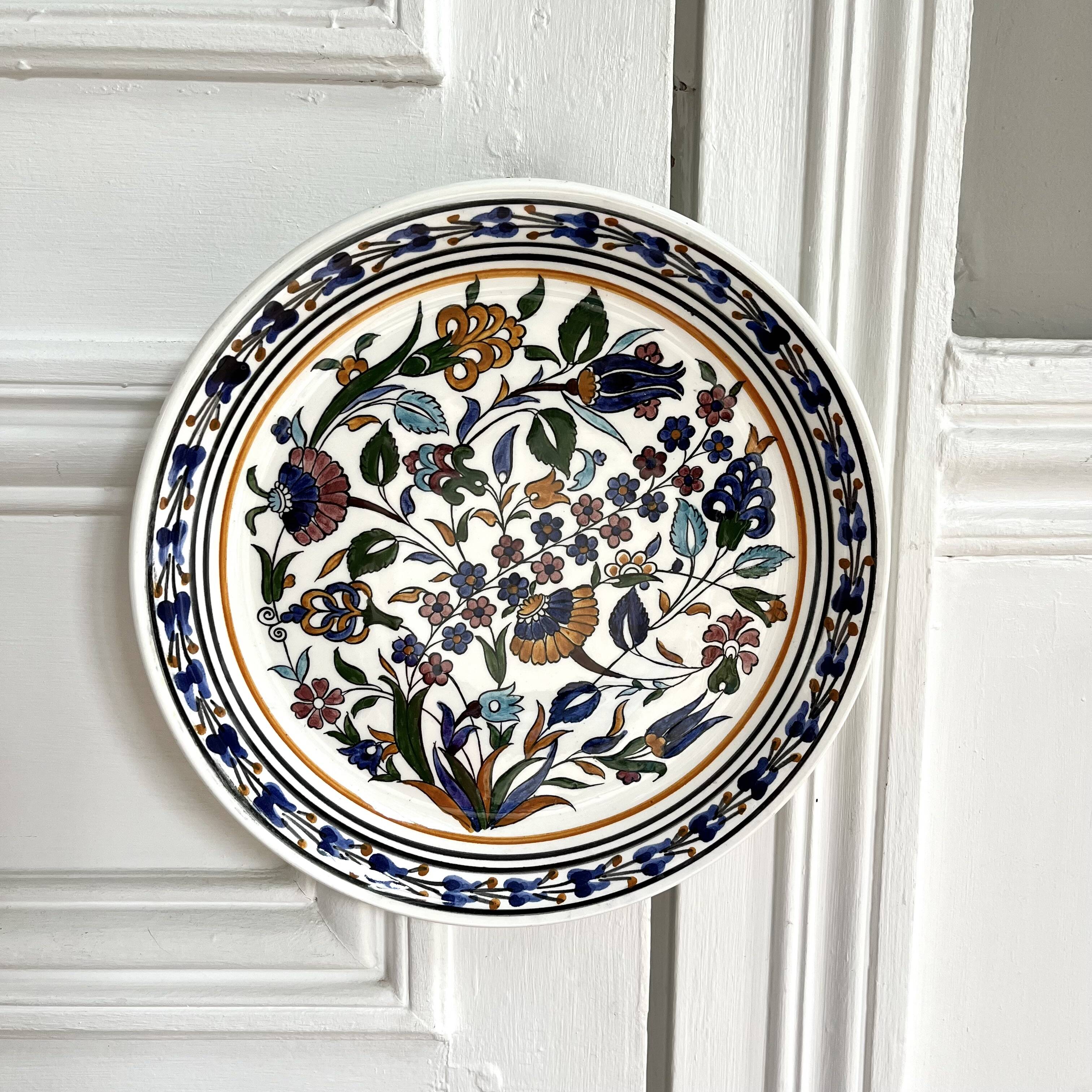 Decorative ceramic plate
