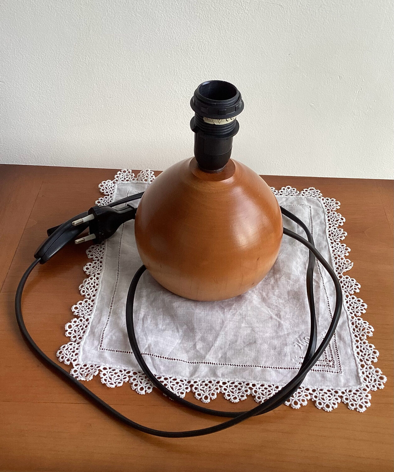 Poirson wooden table lamp base