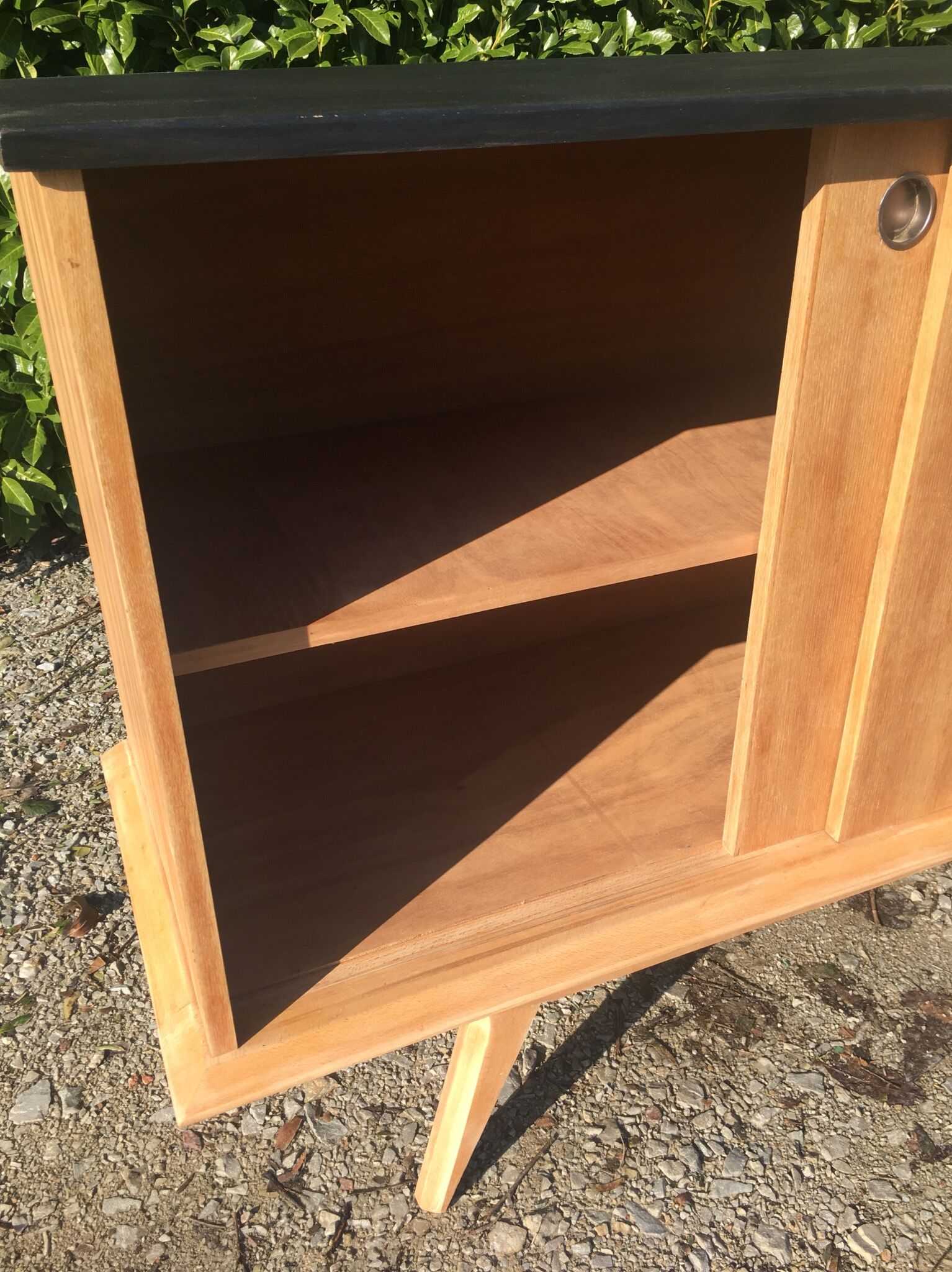 Enfilade pieds compas portes coulissantes