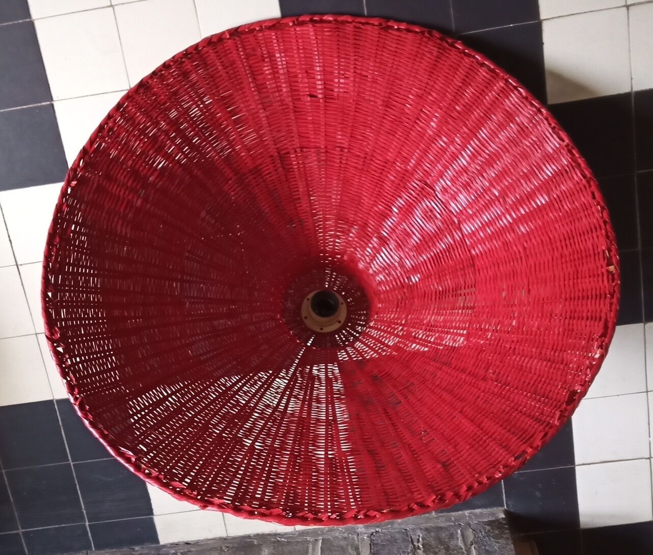 Suspension lamp in red wicker, ø 60 cm