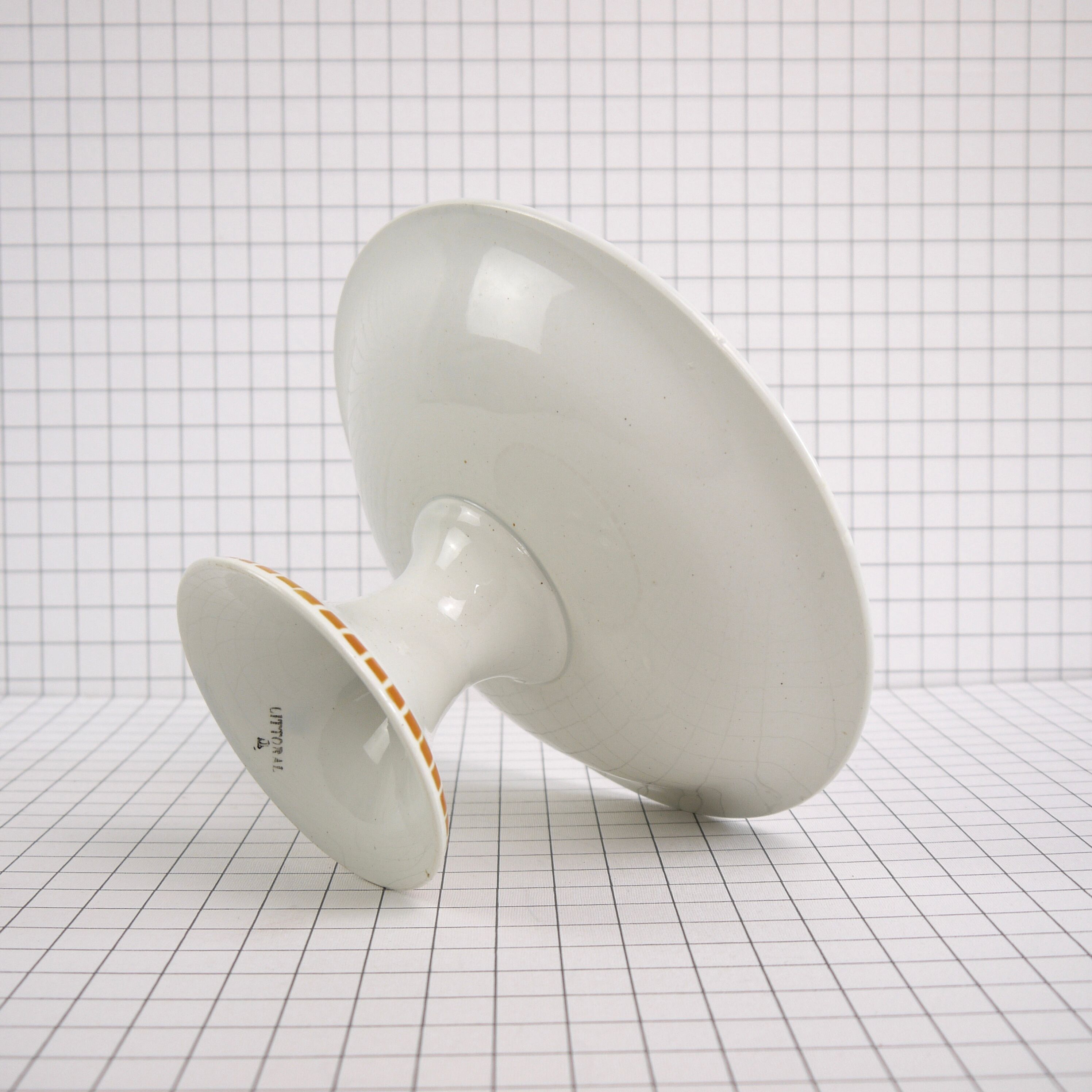 Display cake, compote mill of wolves