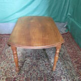 Round table in solid cherry