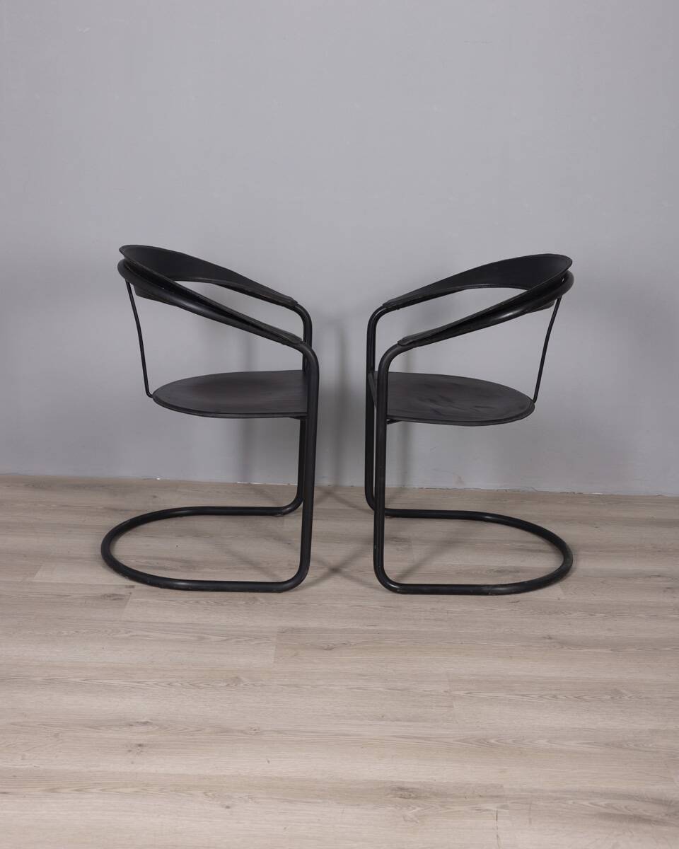 Paire de chaises "Canasta" en métal et cuir des années 1970 conçues par Arrben