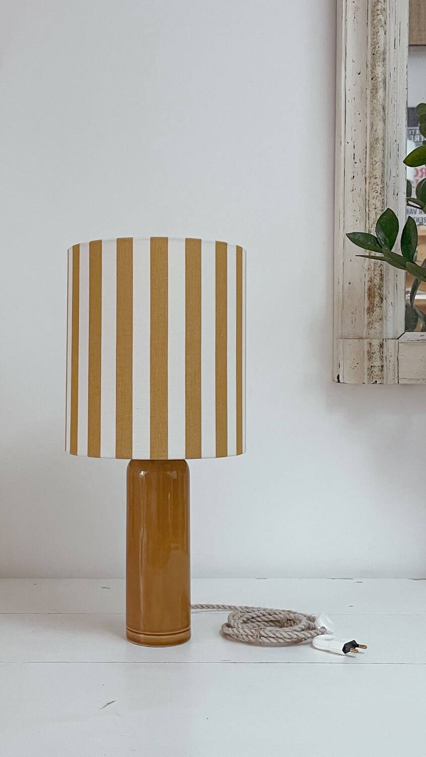 Enamelled stoneware lamp