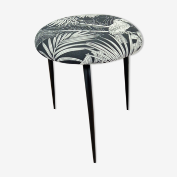 Metal tripod stool
