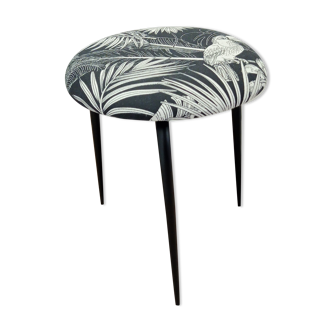 Metal tripod stool