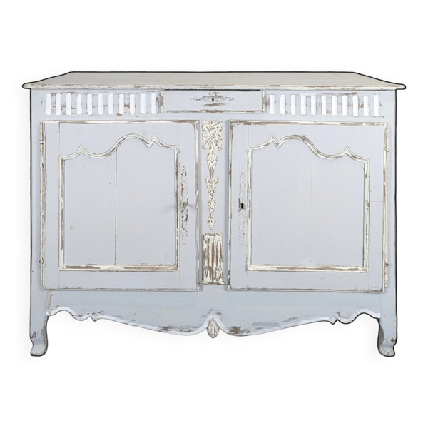 Buffet Louis XV en chêne patiné gris clair deux portes un tiroir