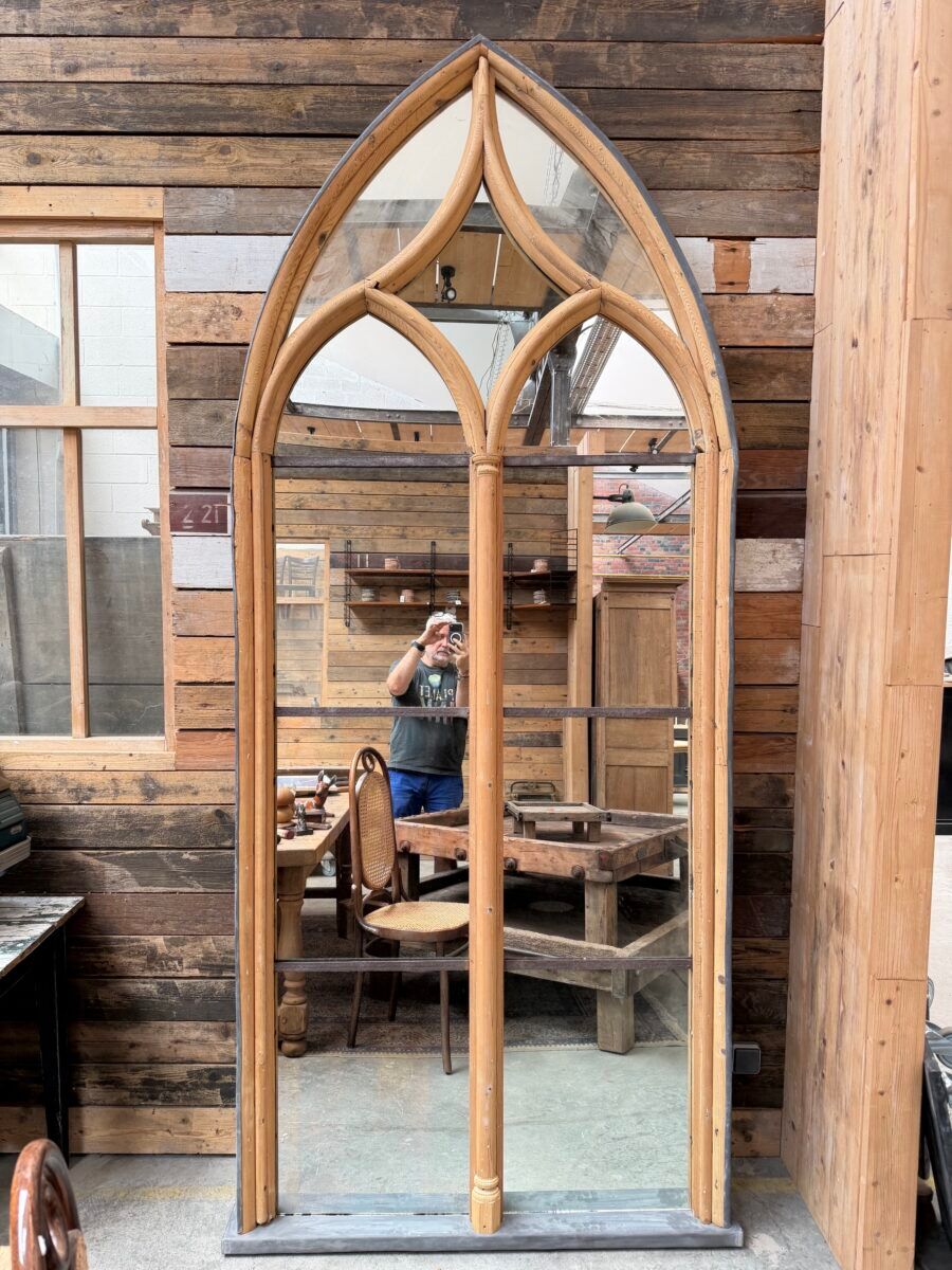 Miroir de style gothique fin XIXème