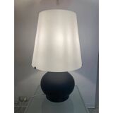 Lampe de table contemporaine en verre blanc et noir de style Murano