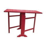Red retractable table