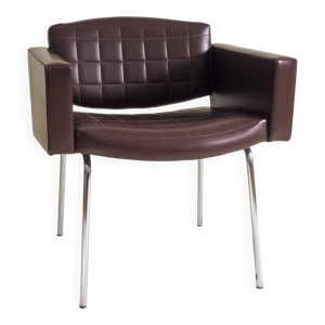 Fauteuil par pierre guariche