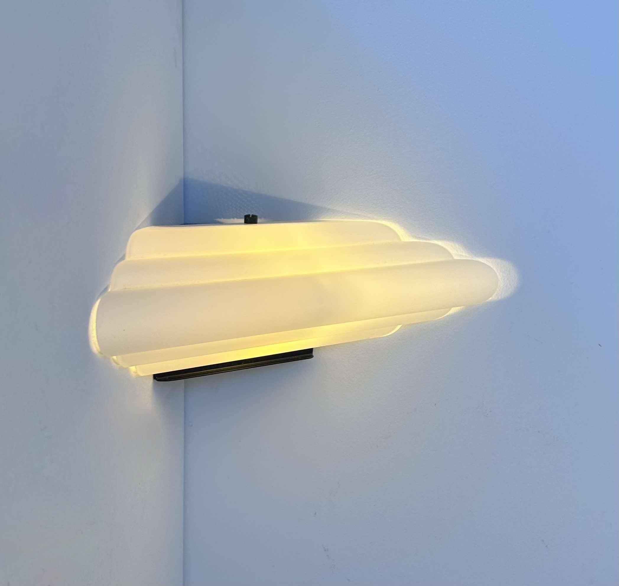 Vintage Murano opal glass corner wall lamp, by Vetri Italy 1970