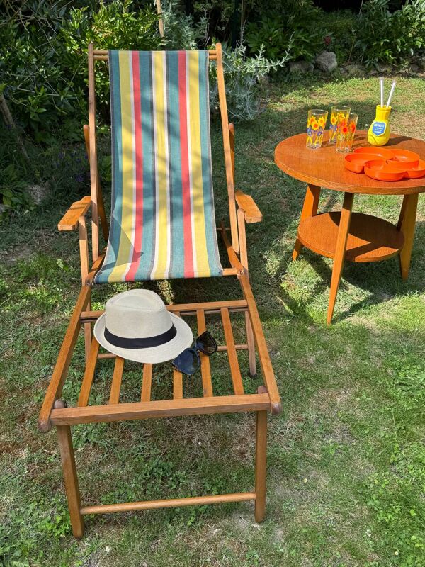 Transat/ chilienne vintage en bois avec repose-pieds — Années 60