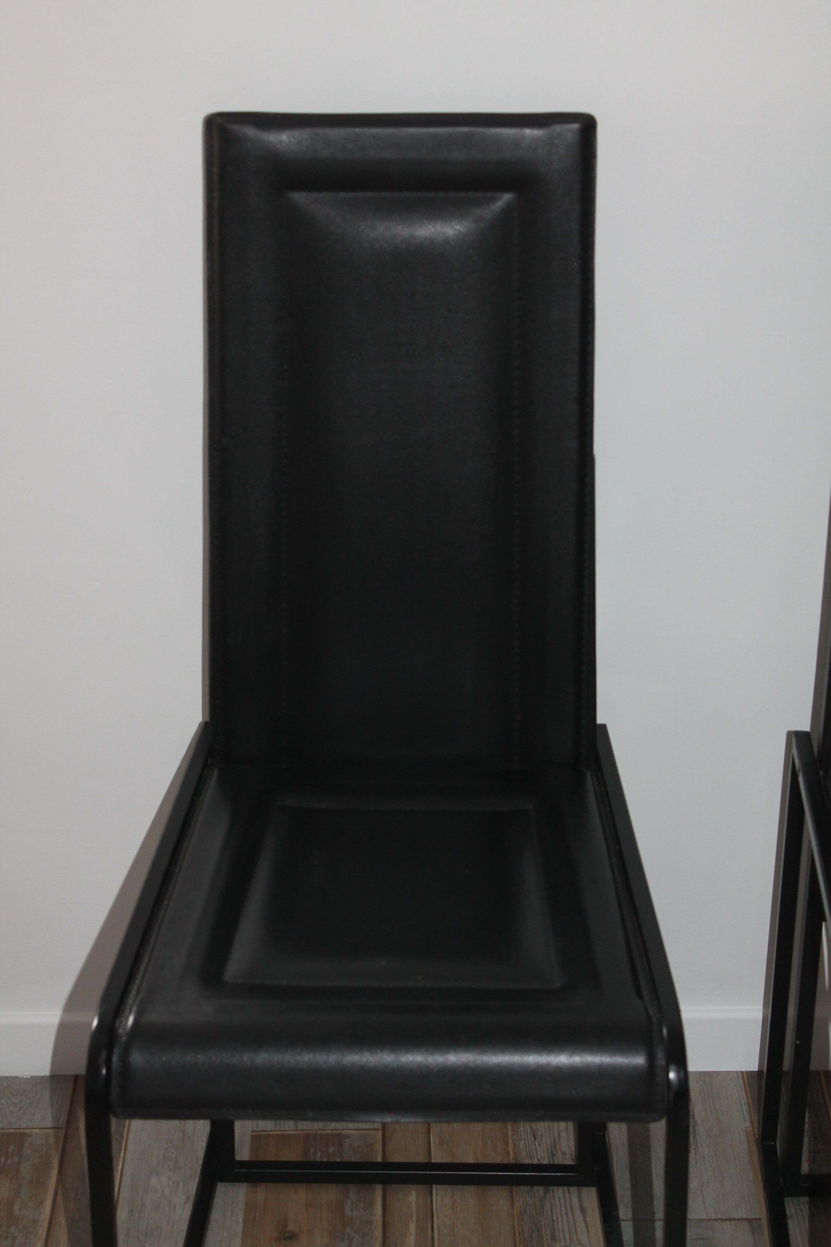 Lot de 4 chaises vintage cuir piqure sellier