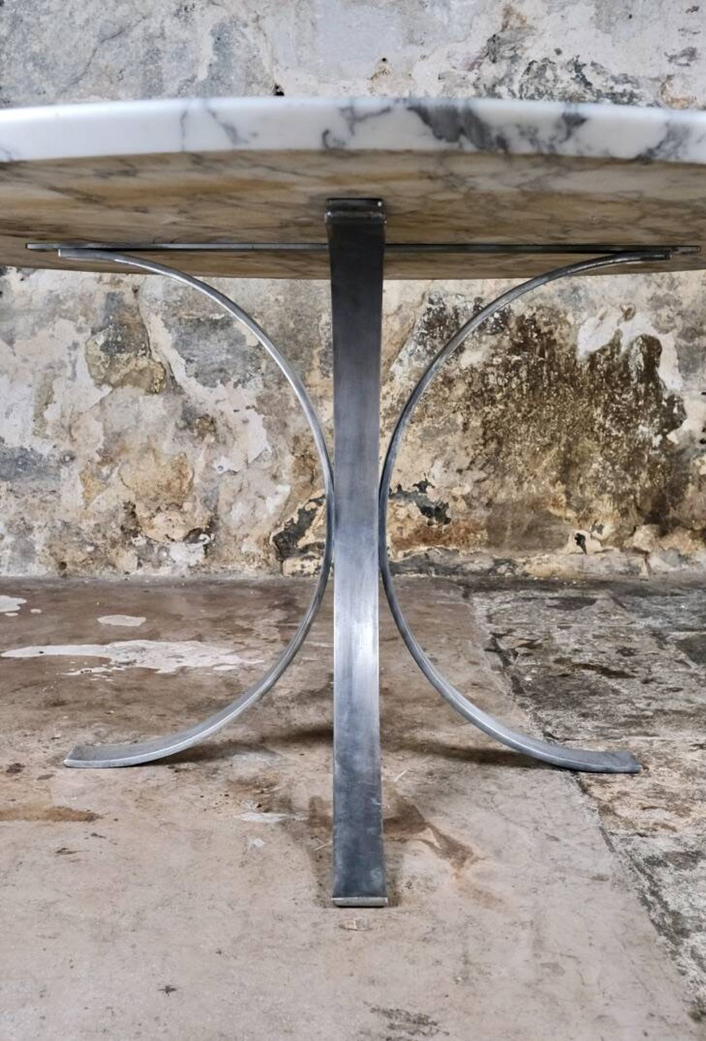 Large table ronde en marbre de Carrare, Italie, 1970s