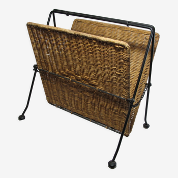 Vintage magazine rack in metal and wicker