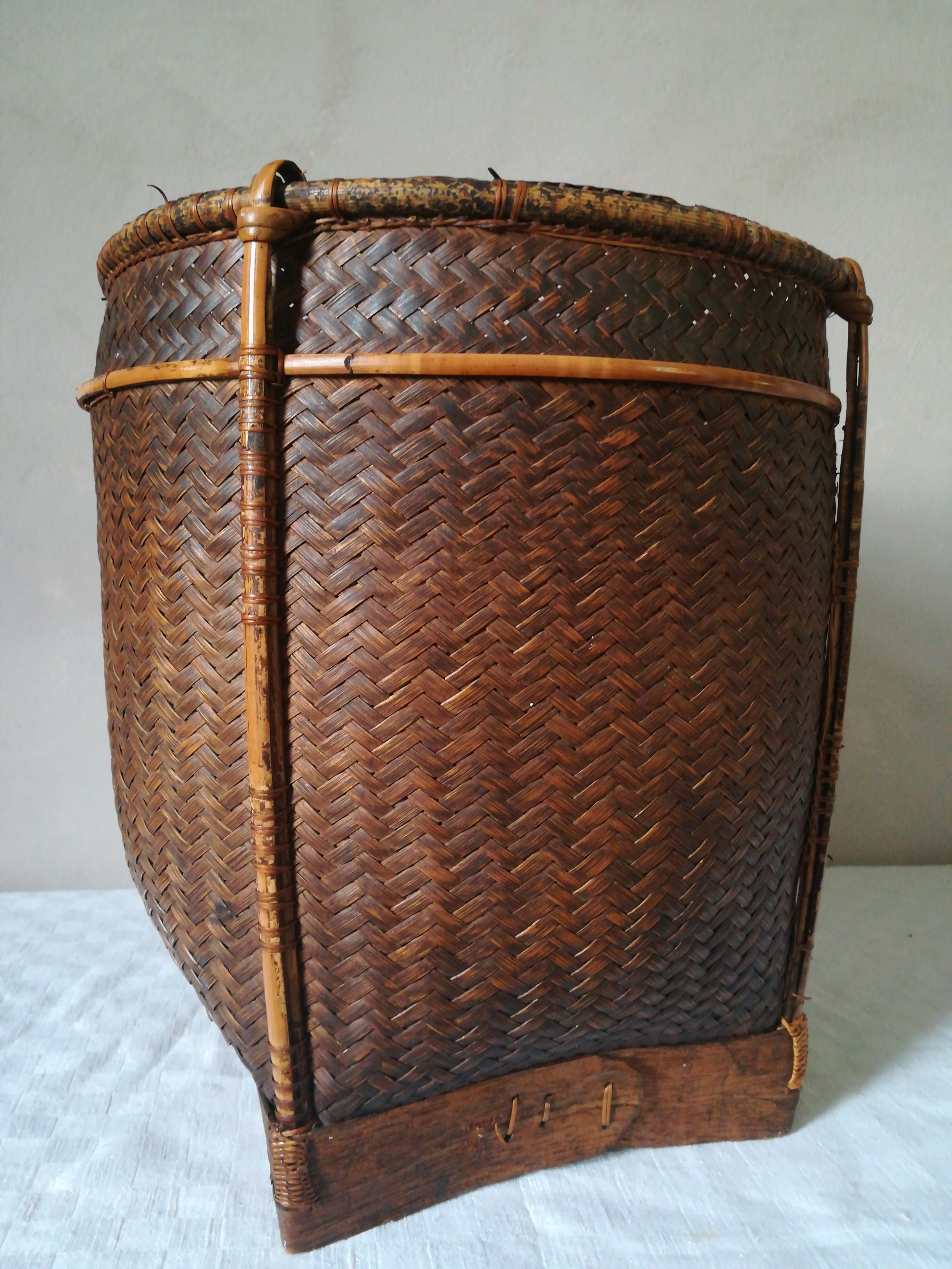 Japanese former basket in bamboo and braided basketry