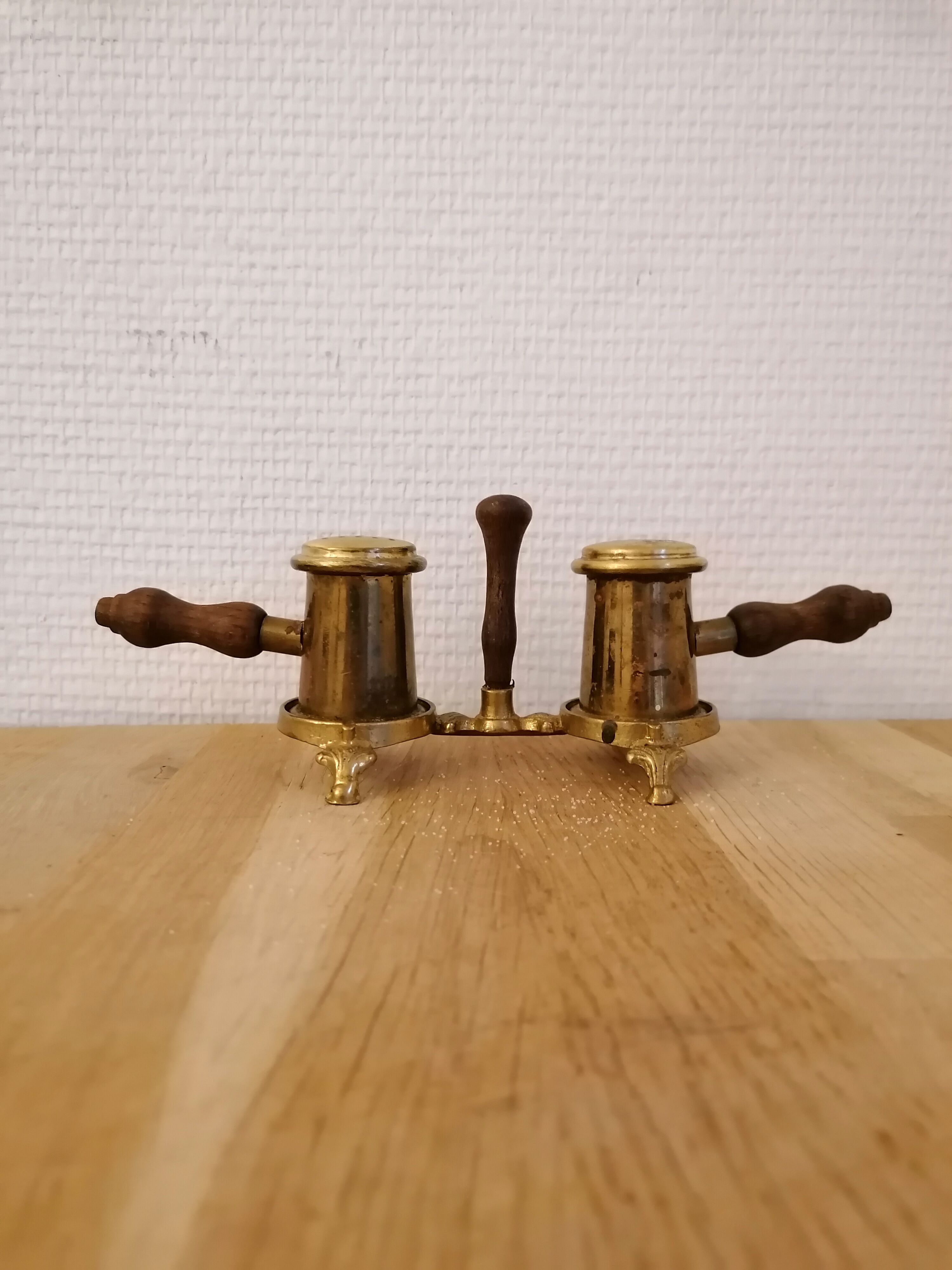 Salt and pepper shaker