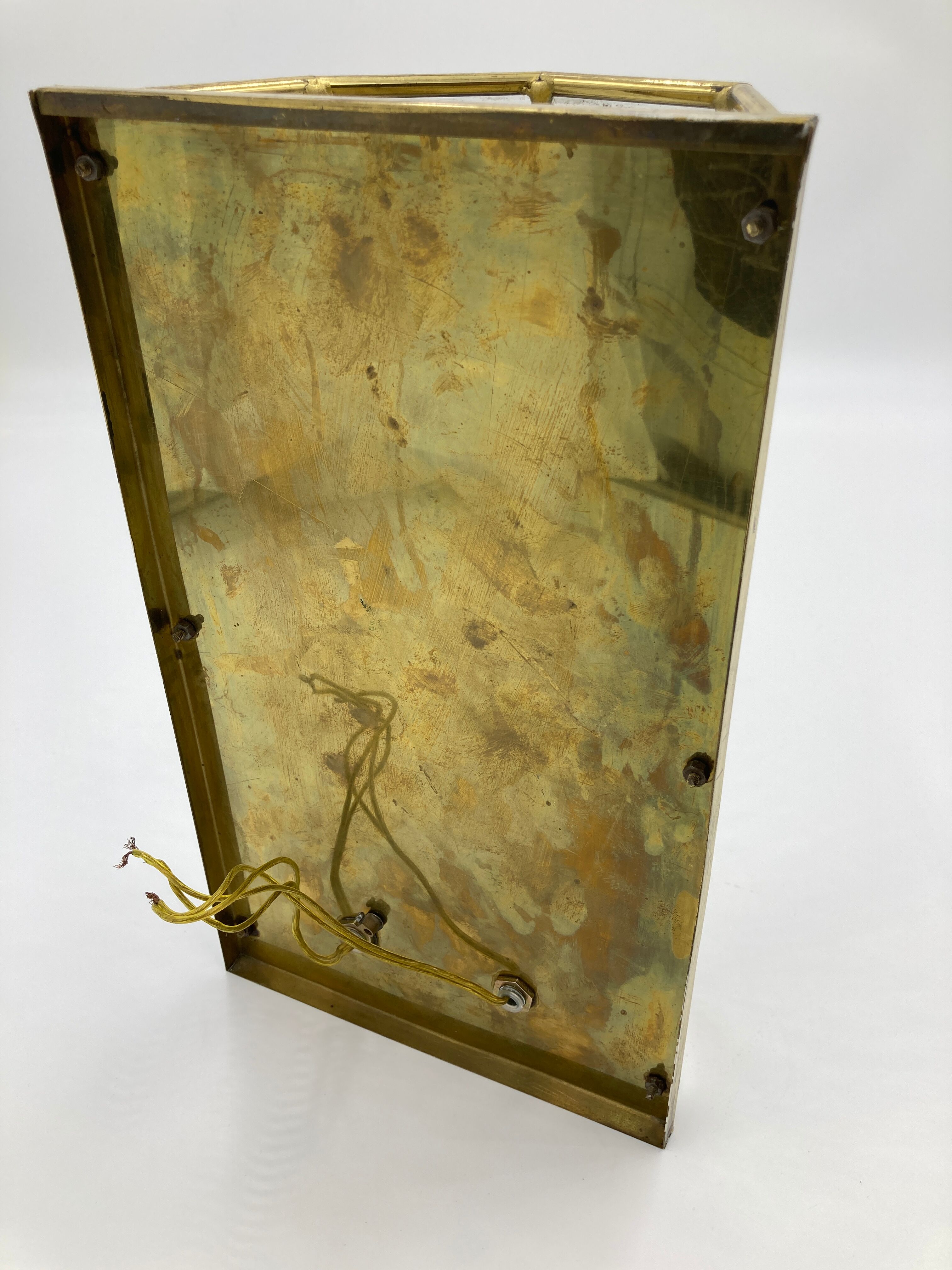 Applies two brass and glass fires