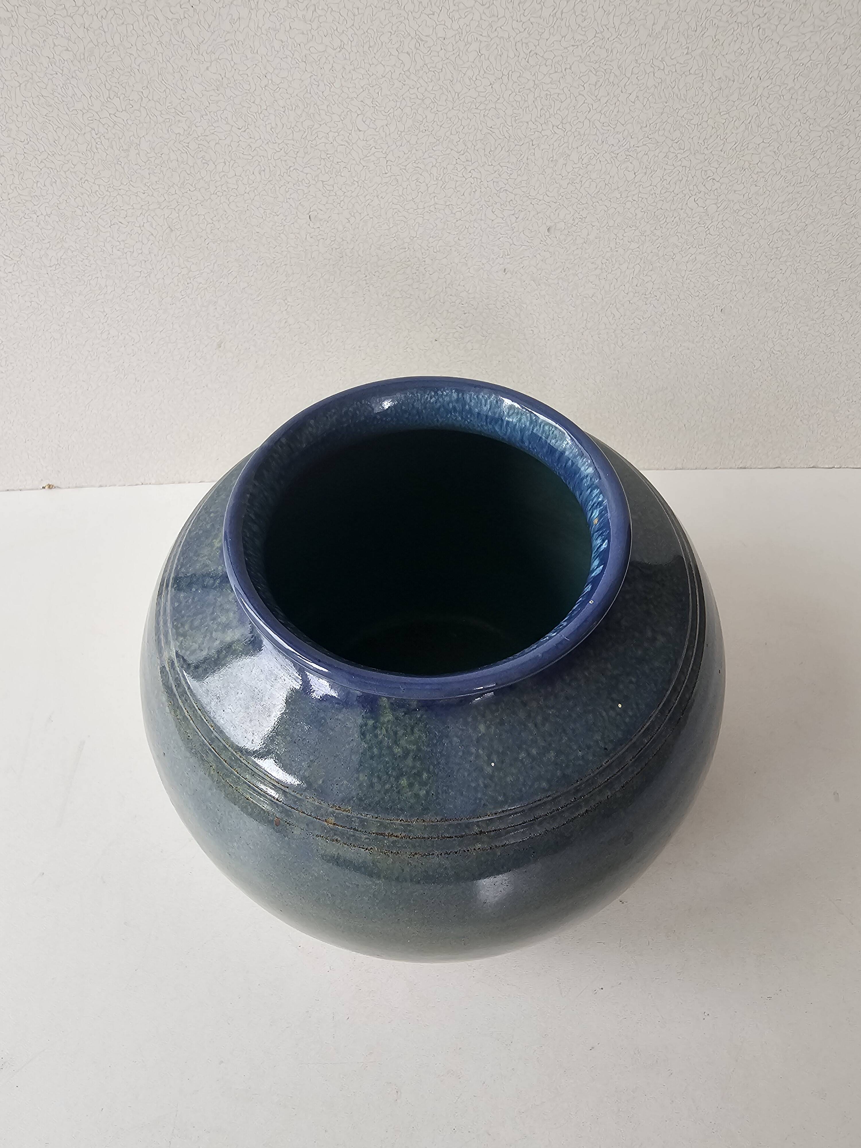 Blue-green ceramic round vase signed (Pictogram to be identified)