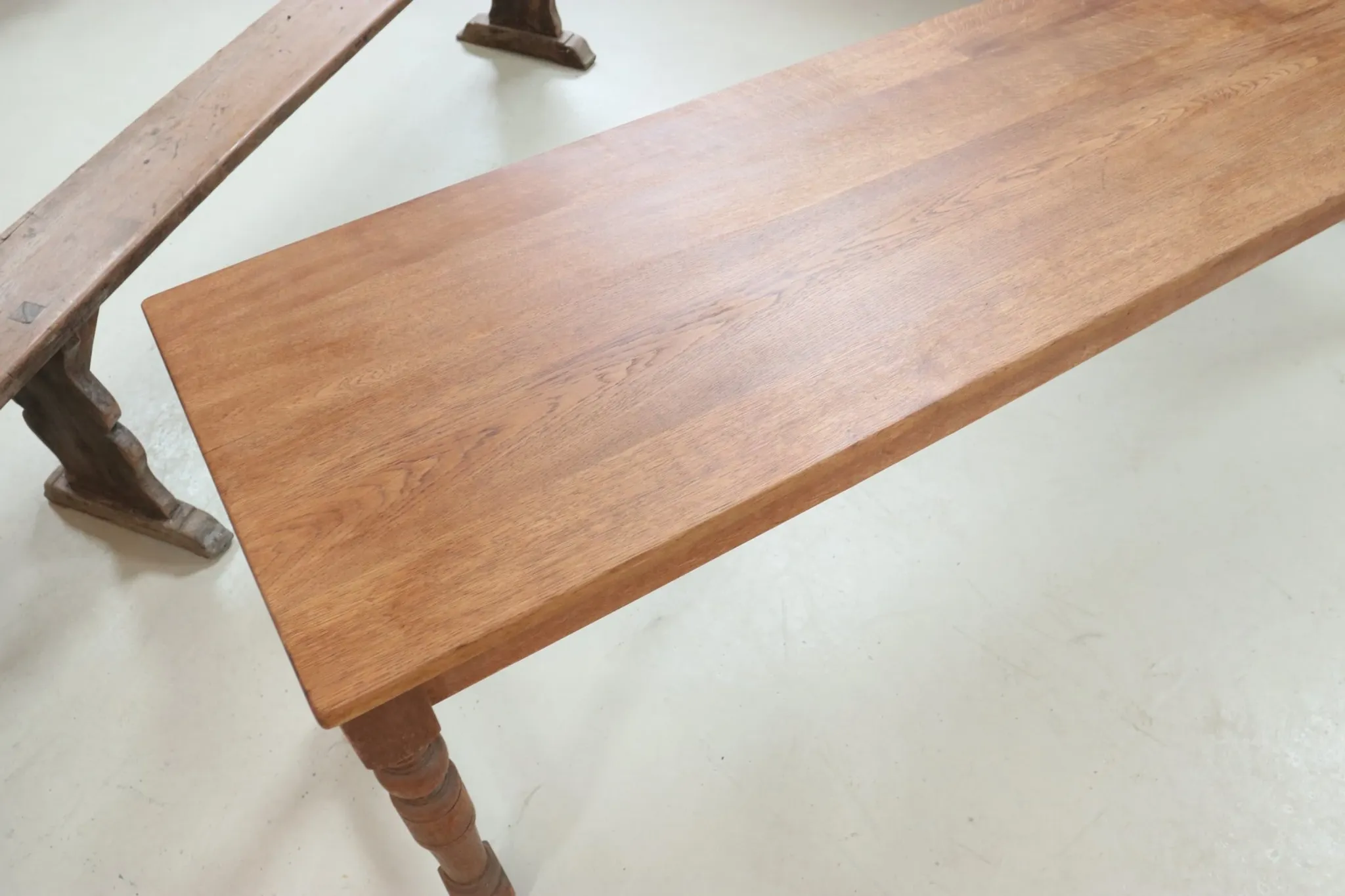 Long antique oak table with turned legs – 239 cm