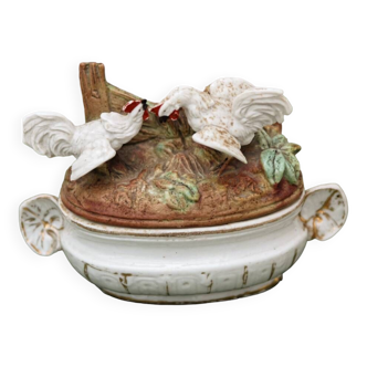 Bonbonnière en porcelaine, combat de coqs