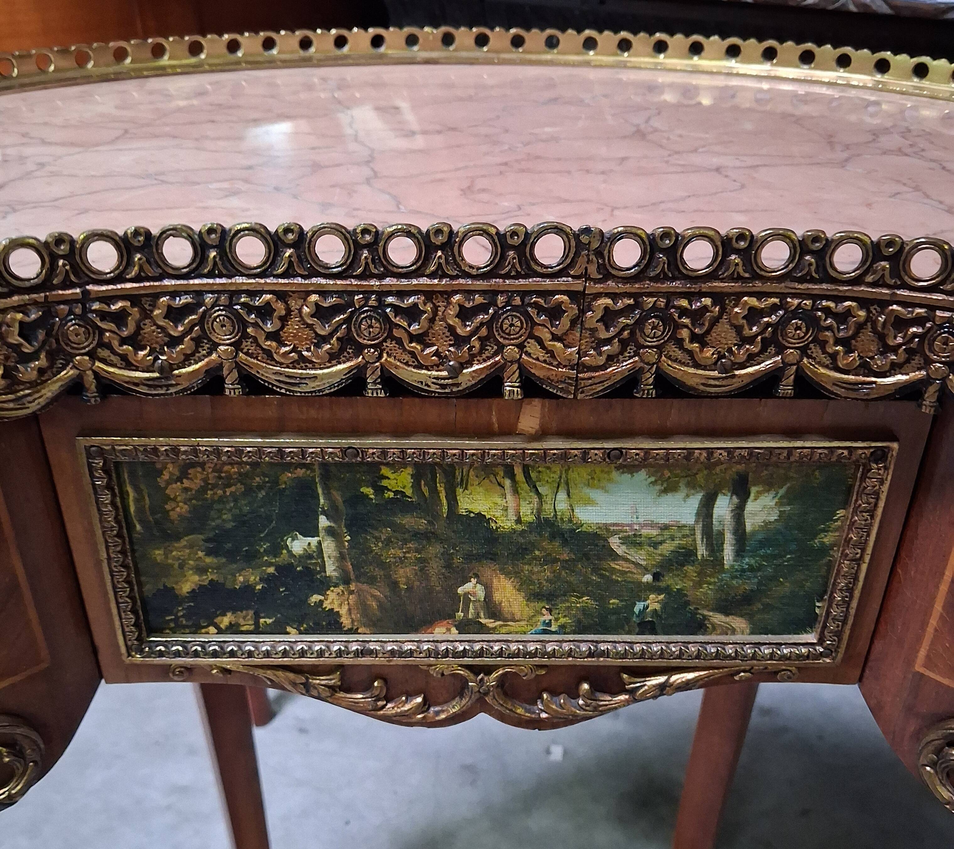 Louis XV style bean desk in marquetry and gilded bronze