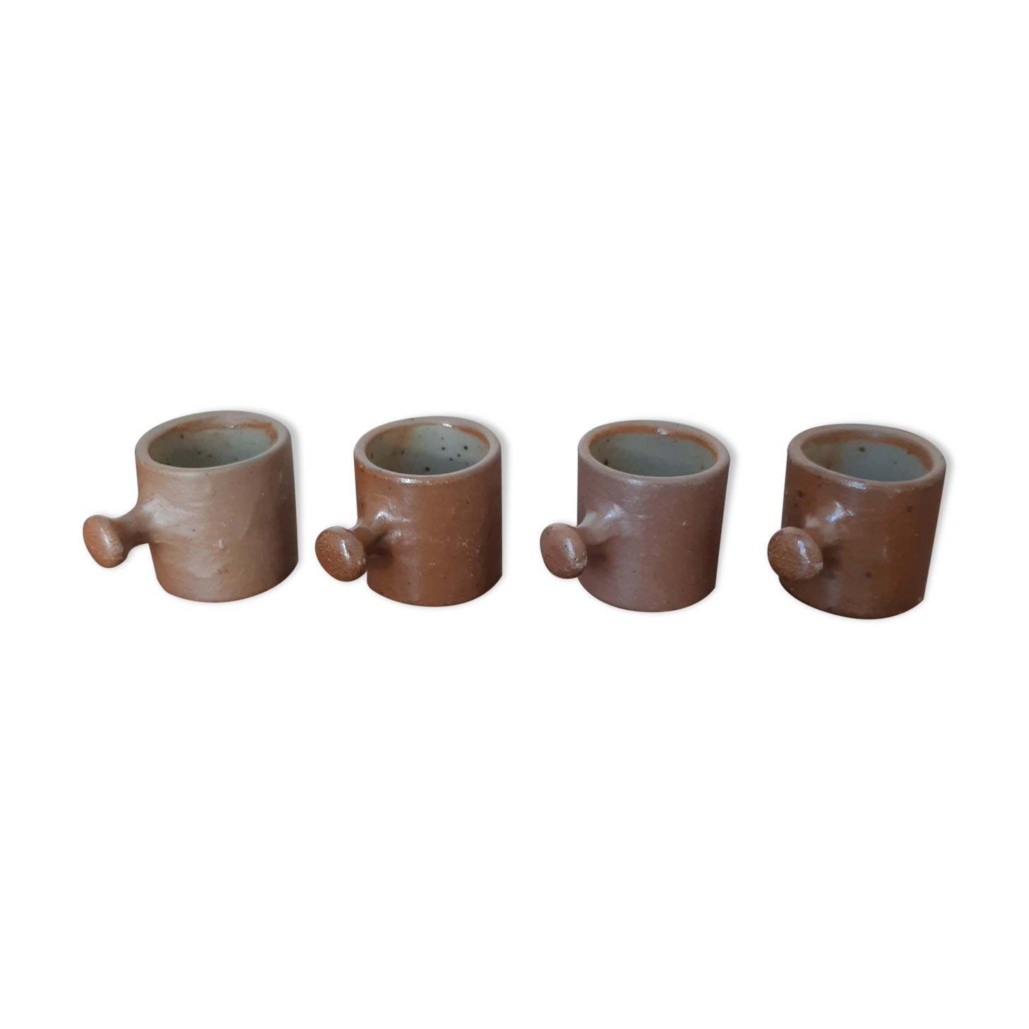 Lot of 4 cups in brown sandstone
