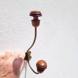 Paire de patères anciennes en bois et métal