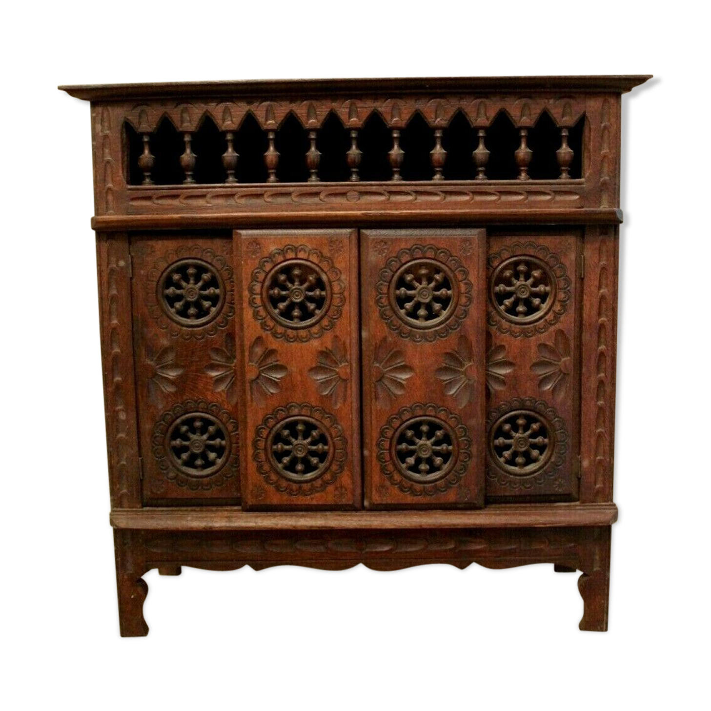 Armoire ancienne bretonne en bois sculpté pour maison de poupée meuble
