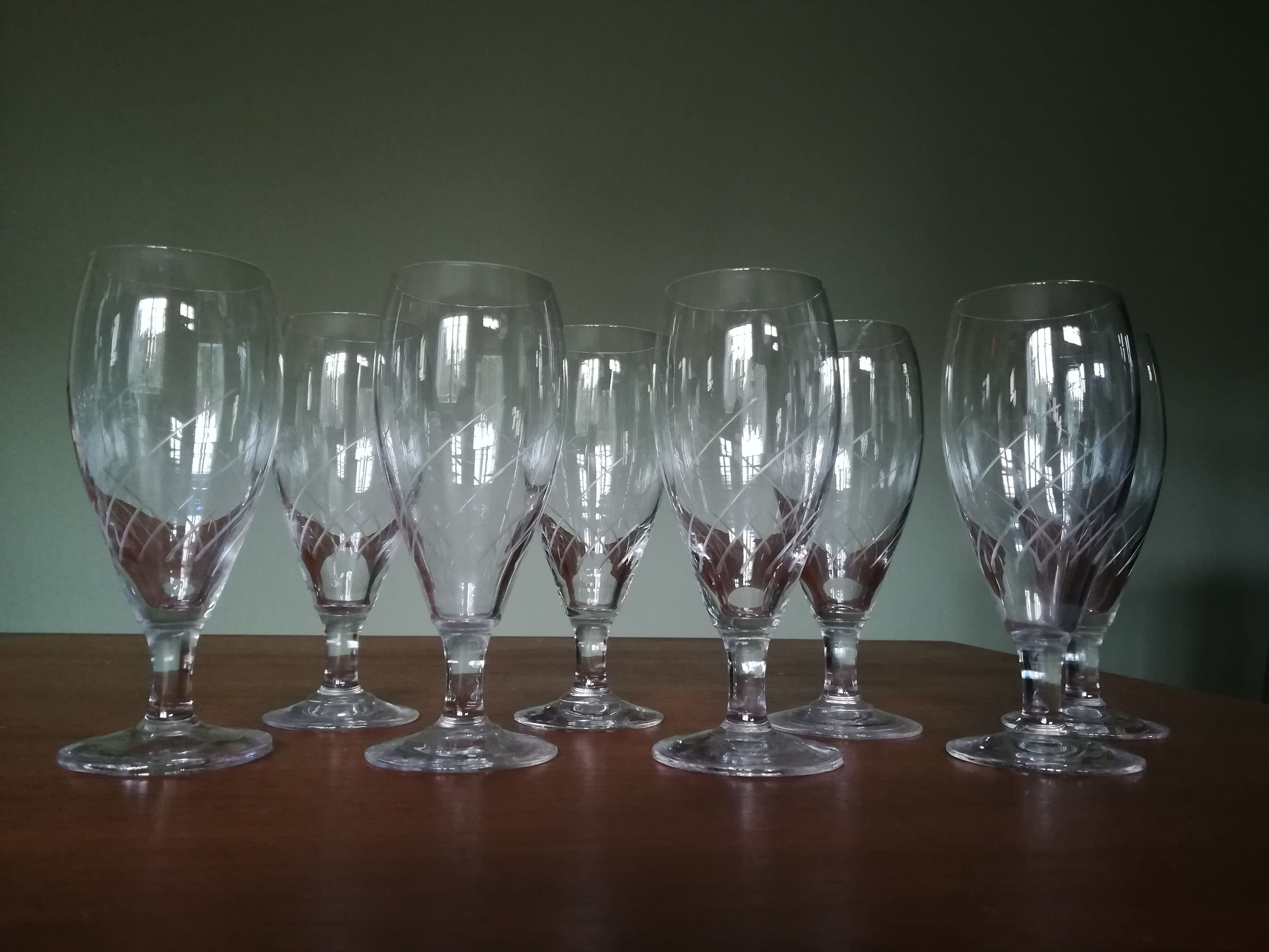 Eight champagne flutes in engraved glass