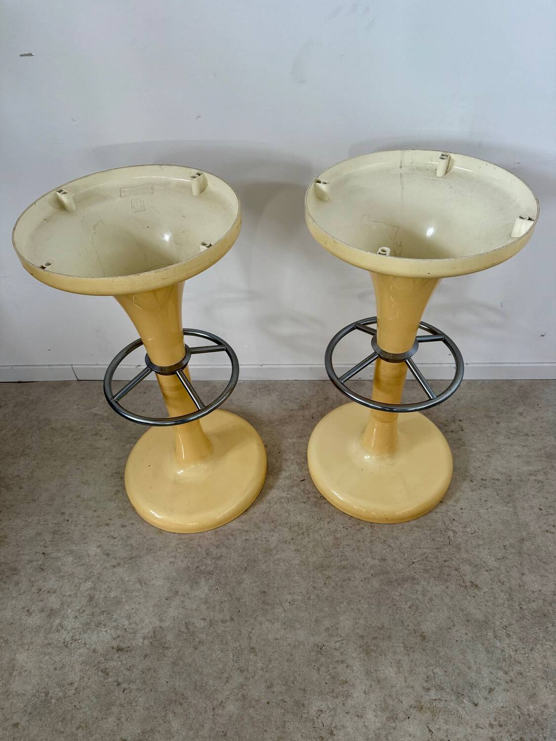 Lot 2 tabourets de bar haut design années 70 design friedrich stückenbreker plastique vintage