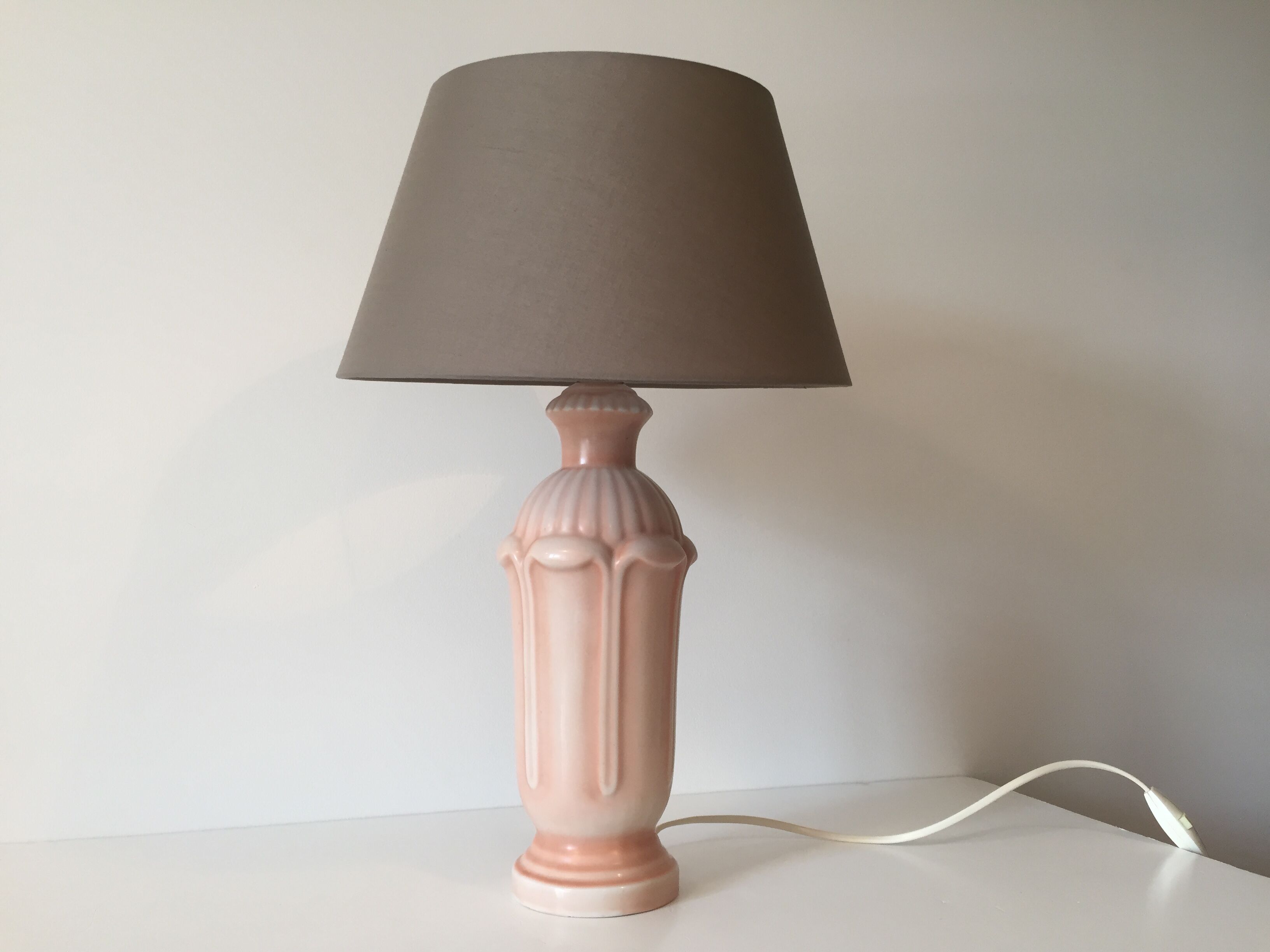 Pink ceramic lamp patinated way
