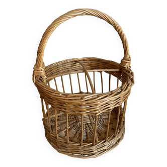 Beige wicker bottle holder with four compartments